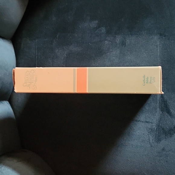 Precious Moments Bible 1978 - Picture 4 of 16